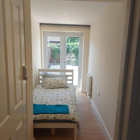Vibrant Single Room Only For One Adult Southall Exterior foto