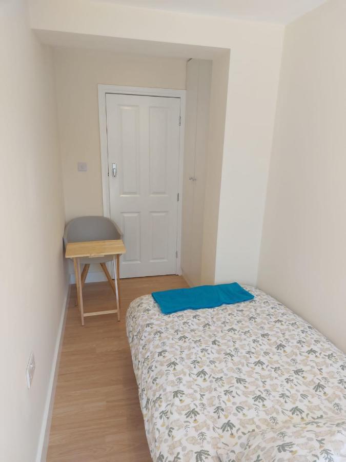 Vibrant Single Room Only For One Adult Southall Exterior foto