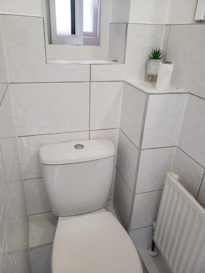 Vibrant Single Room Only For One Adult Southall Exterior foto